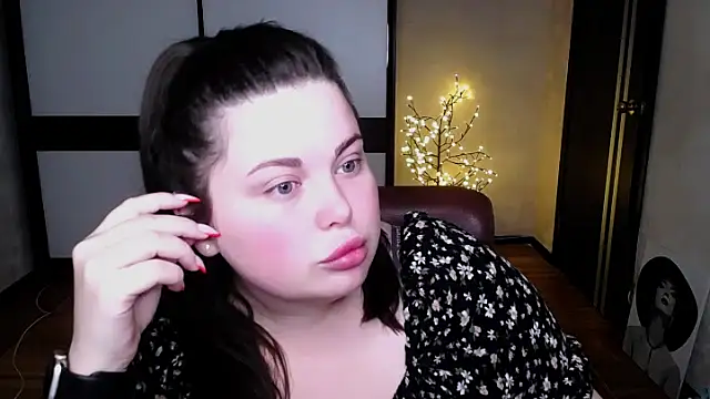 Snapshot of Emily_Mo chatting on July 15, 2026, 5:47 am Emily Mo online show from July 15, 2026, 5:47 am
