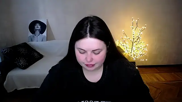 Emily Mo online show from May 22, 2026, 5:38 am