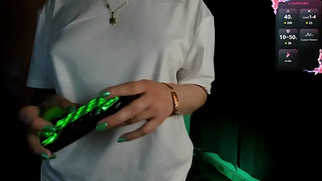 Snapshot of shantalc3rezo chatting on February 6, 2026, 8:27 pm shantalc3rezo online show from February 6, 2026, 8:27 pm