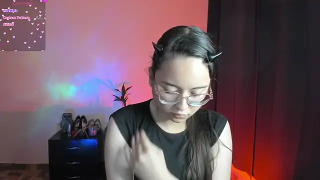 shantalc3rezo online show from December 5, 2025, 8:06 pm