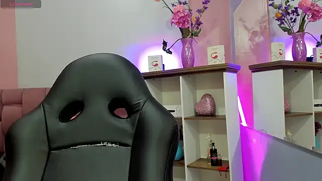 Snapshot of mia_thompsonn_ chatting on September 23, 2025, 2:57 pm mia thompsonn online show from September 23, 2025, 2:57 pm