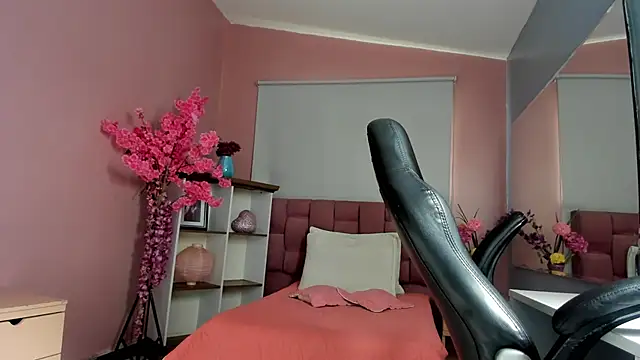 Snapshot of mia_thompsonn_ chatting on November 12, 2025, 2:32 pm mia thompsonn online show from November 12, 2025, 2:32 pm