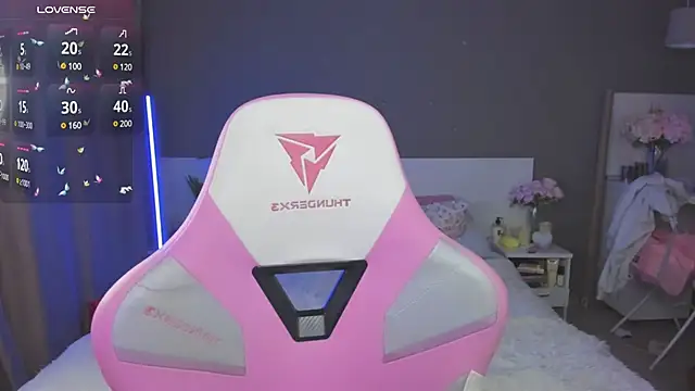 Katie Cooper  online show from December 14, 2024, 8:29 pm