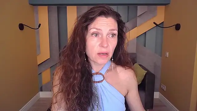 Snapshot of EllaLong chatting on June 21, 2026, 11:27 am EllaLong online show from June 21, 2026, 11:27 am