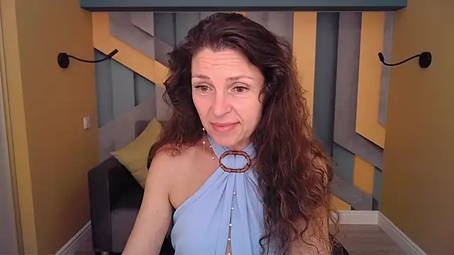 Snapshot of EllaLong chatting on July 3, 2026, 11:28 am EllaLong online show from July 3, 2026, 11:28 am