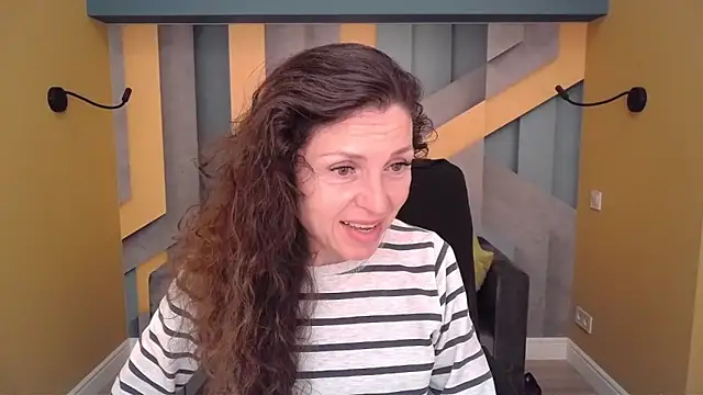 EllaLong online show from April 14, 2026, 11:26 am