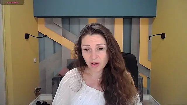 Snapshot of EllaLong chatting on December 26, 2024, 12:27 pm EllaLong online show from December 26, 2024, 12:27 pm