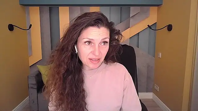 EllaLong online show from March 11, 2026, 12:32 pm