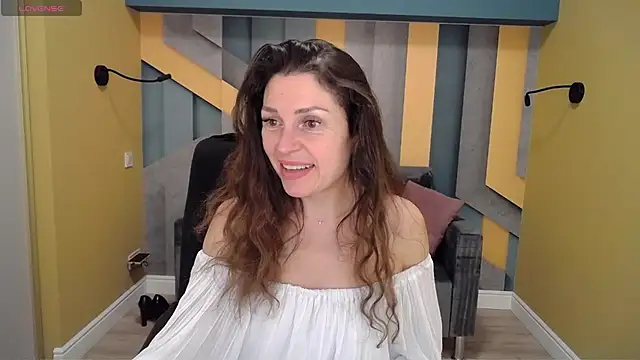 Snapshot of EllaLong chatting on January 2, 2025, 3:40 pm EllaLong online show from January 2, 2025, 3:40 pm