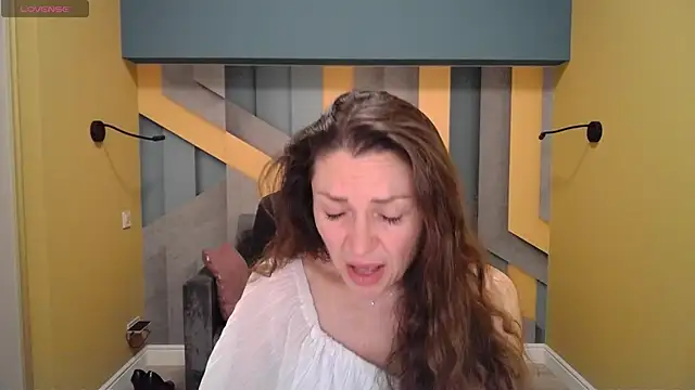 Snapshot of EllaLong chatting on January 17, 2025, 3:32 pm EllaLong online show from January 17, 2025, 3:32 pm