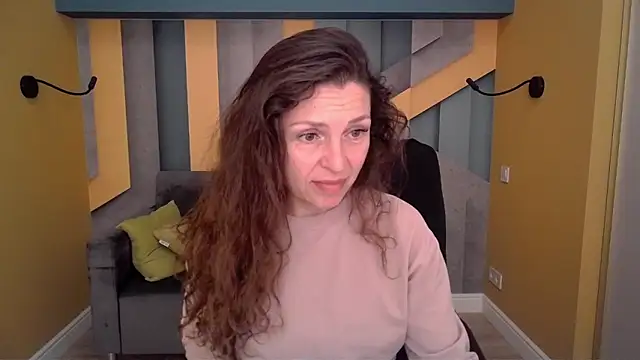 EllaLong online show from April 1, 2026, 11:33 am