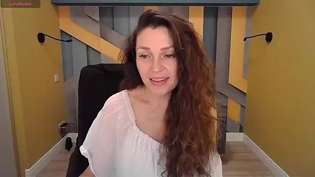 Snapshot of EllaLong chatting on January 19, 2025, 3:32 pm EllaLong online show from January 19, 2025, 3:32 pm