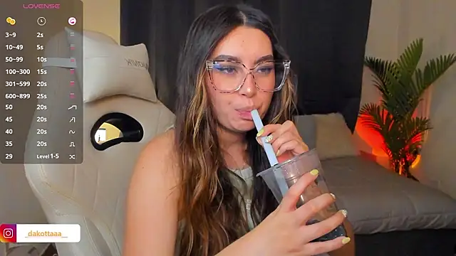 dakottaa  online show from March 16, 2026, 11:40 pm