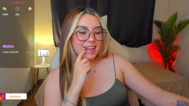 Snapshot of dakottaa_ chatting on July 2, 2026, 3:23 am dakottaa online show from July 2, 2026, 3:23 am