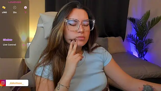 dakottaa  online show from February 3, 2026, 2:53 am