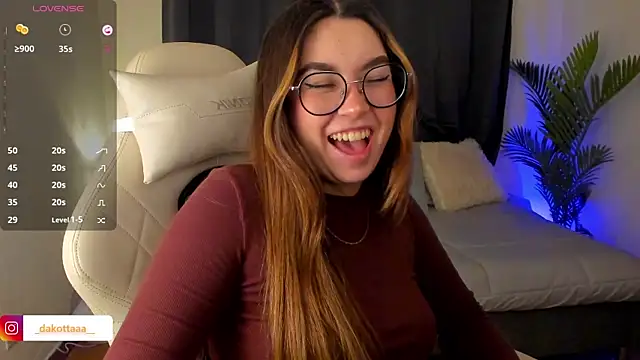 dakottaa  online show from November 7, 2025, 11:41 pm