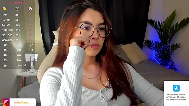 dakottaa  online show from March 12, 2025, 11:12 pm