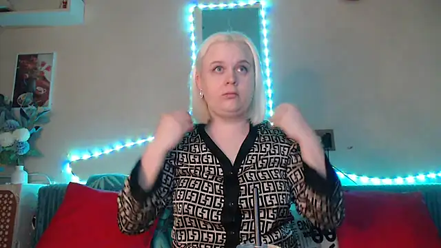 Karolina love  online show from January 25, 2025, 6:13 pm