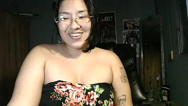Snapshot of DanelyLopez chatting on October 3, 2025, 11:28 pm DanelyLopez online show from October 3, 2025, 11:28 pm