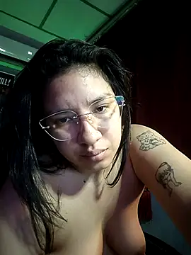 Snapshot of DanelyLopez chatting on February 7, 2025, 1:04 am DanelyLopez online show from February 7, 2025, 1:04 am