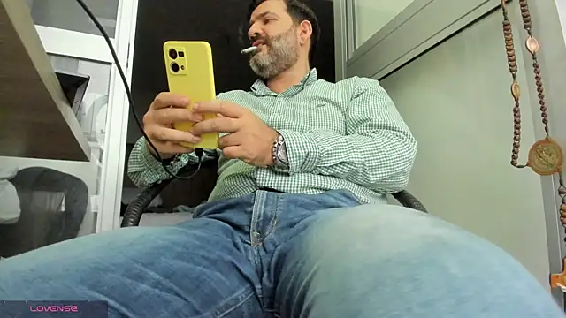 Maxi TheBigDaddy online show from April 17, 2026, 1:25 pm