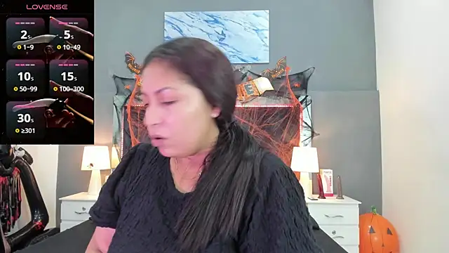 Snapshot of Lauralove_69 chatting on November 2, 2025, 5:51 pm Lauralove 69 online show from November 2, 2025, 5:51 pm