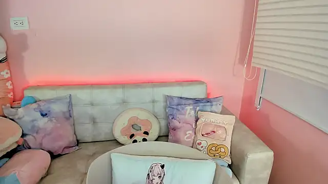 tinysara online show from April 12, 2026, 4:10 pm