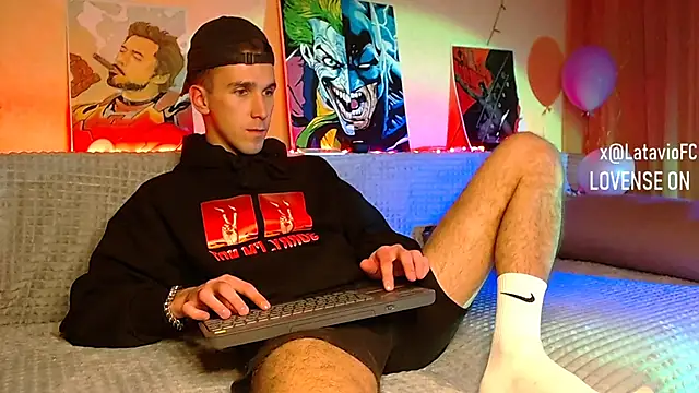 Snapshot of Midnighter_ chatting on January 14, 2025, 2:40 am Midnighter  online show from January 14, 2025, 2:40 am