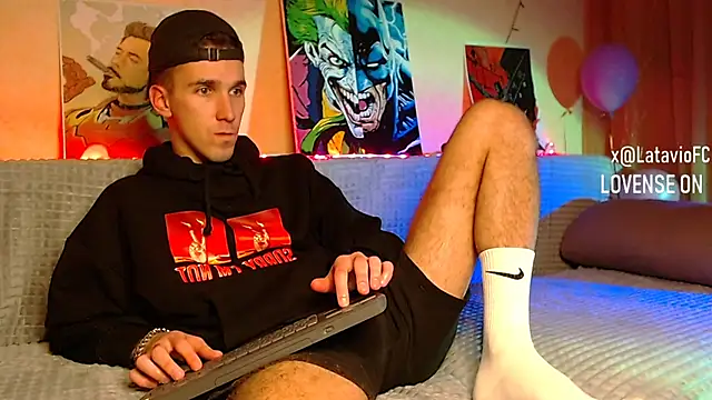 Snapshot of Midnighter_ chatting on January 14, 2025, 5:40 am Midnighter  online show from January 14, 2025, 5:40 am