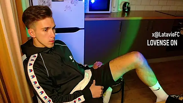 Snapshot of Midnighter_ chatting on September 20, 2025, 7:19 pm Midnighter  online show from September 20, 2025, 7:19 pm