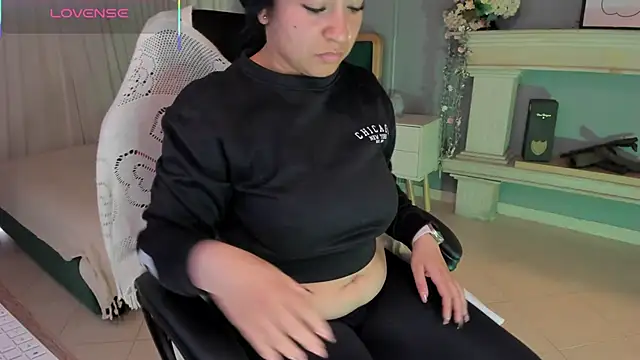 Snapshot of scarlet_miller1 chatting on March 7, 2025, 12:12 pm scarlet miller1 online show from March 7, 2025, 12:12 pm