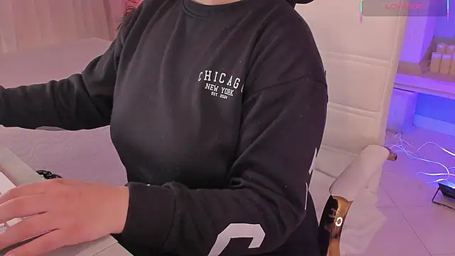 scarlet miller1 online show from November 7, 2025, 12:10 pm