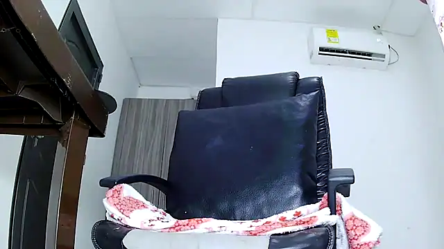 Violetacam 05 online show from November 30, 2025, 10:38 am