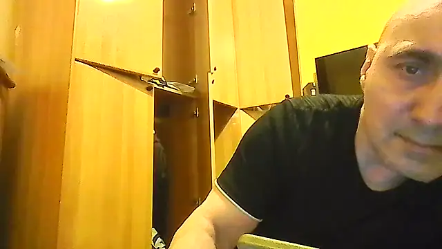 Analove1976 online show from April 22, 2026, 6:36 pm