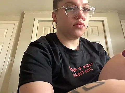 QueenNuttCollector online show from April 7, 2026, 3:03 pm