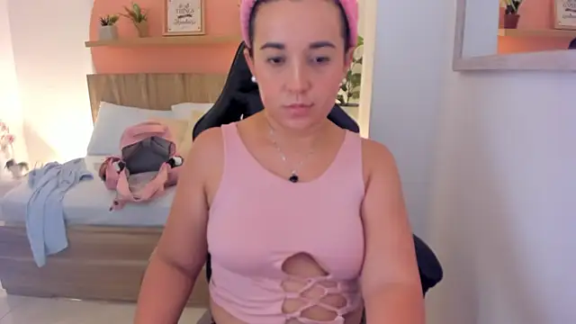 izaro22 online show from March 15, 2025, 2:35 am