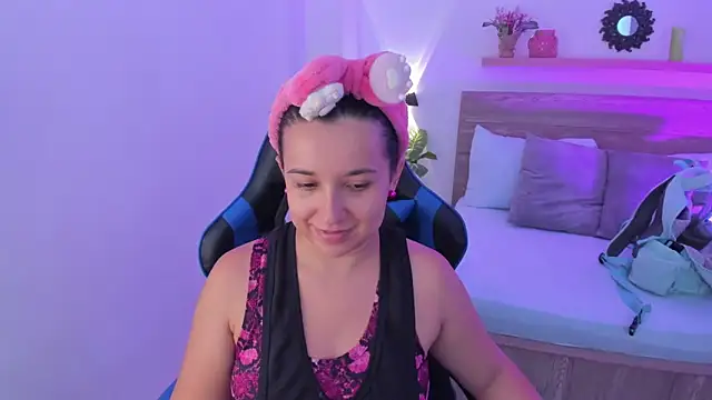 izaro22 online show from September 11, 2025, 1:00 pm