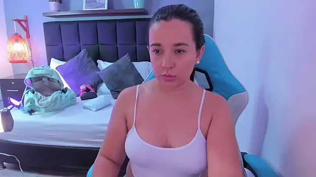 izaro22 online show from September 20, 2025, 3:33 am