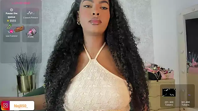 HOTBLACKANDWHITE2 online show from October 18, 2025, 2:46 am