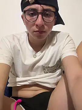 CamiRojas boy online show from March 29, 2026, 3:52 am