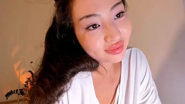 kawaii mia online show from October 1, 2025, 4:44 pm