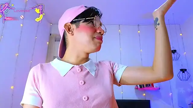 Snapshot of Ariel_Femboy_ chatting on January 18, 2026, 5:33 am Ariel Femboy online show from January 18, 2026, 5:33 am