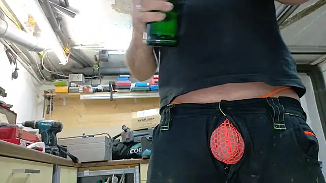 Snapshot of Nikeyone2 chatting on November 6, 2025, 2:32 pm Nikeyone2 online show from November 6, 2025, 2:32 pm