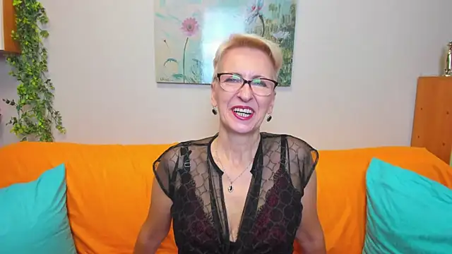 iamyourdream89 online show from December 15, 2025, 3:51 pm