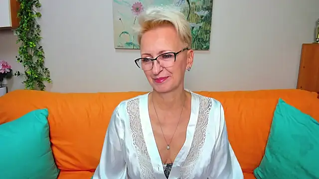 iamyourdream89 online show from September 26, 2025, 10:22 am