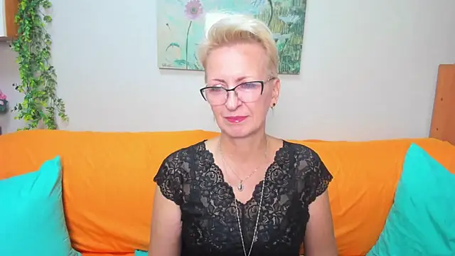 iamyourdream89 online show from October 9, 2025, 12:06 pm