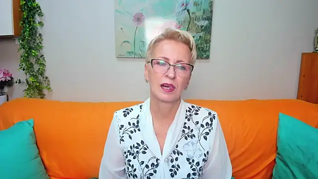 iamyourdream89 online show from September 29, 2025, 12:55 pm