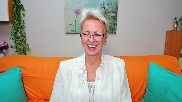 iamyourdream89 online show from September 20, 2025, 9:14 am