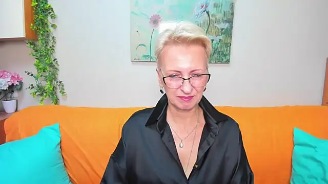 iamyourdream89 online show from November 6, 2025, 1:48 pm