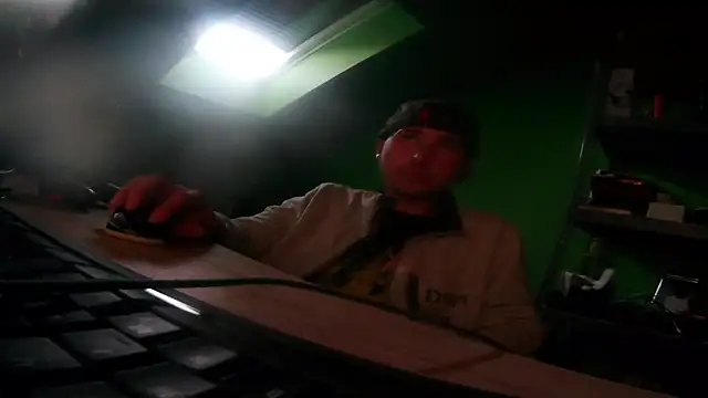 capoloveu online show from October 30, 2025, 3:42 pm